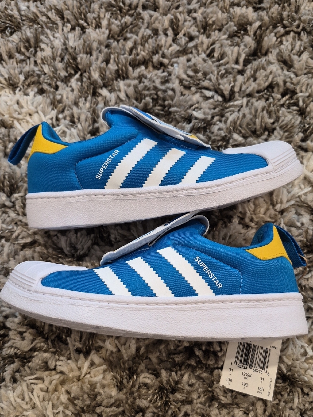 adidas x Disney Donald Duck Superstar Sneakers - Picture 2 of 6